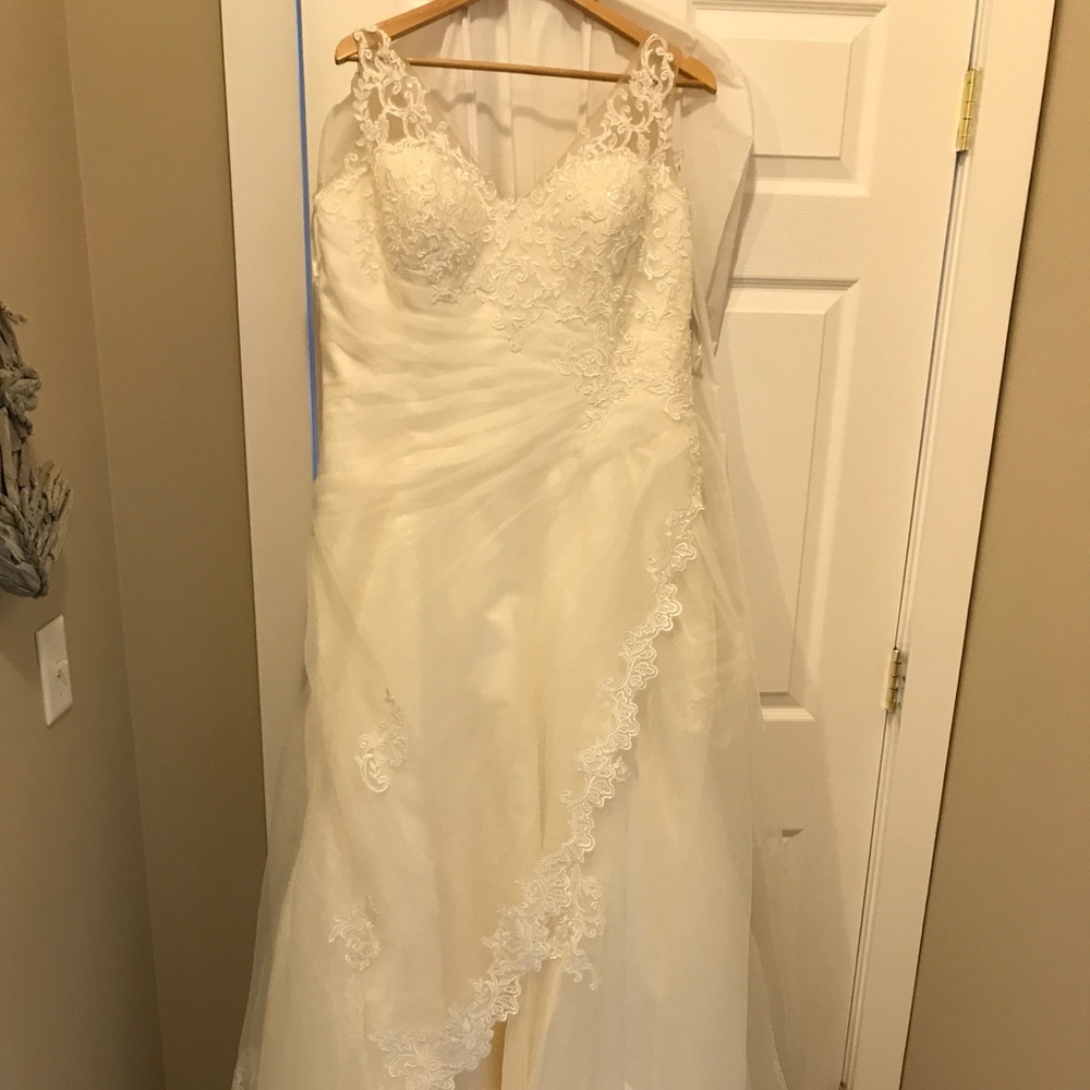 NY Bride Serenity wedding dress with lace detail